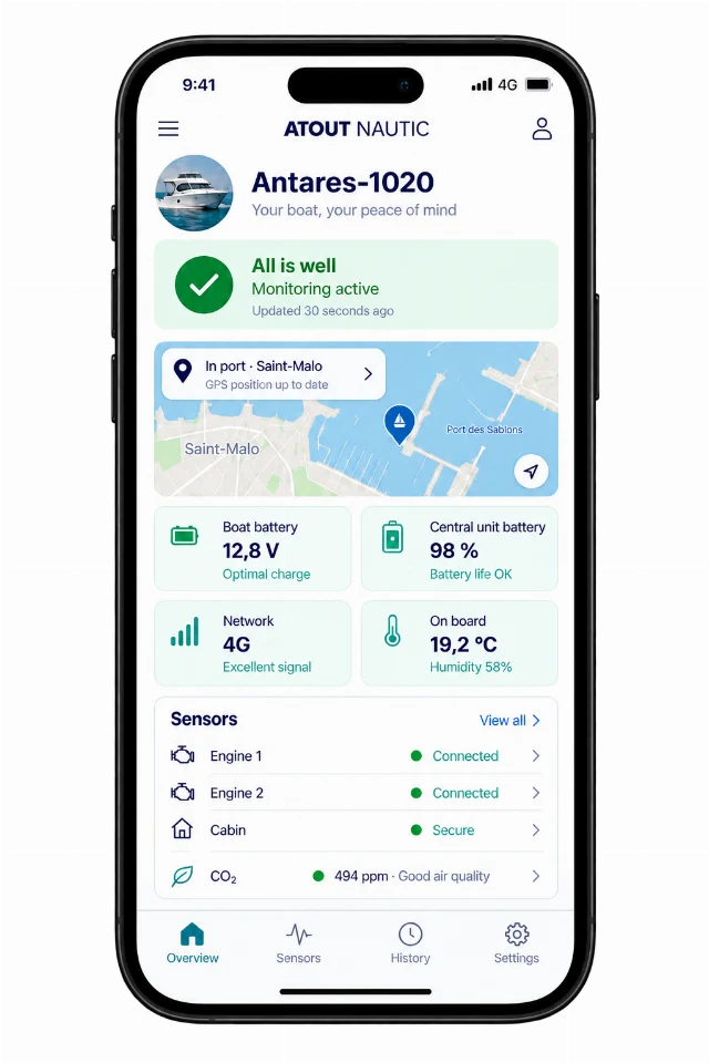 Atout Nautic app mockup on iPhone: active monitoring and healthy status indicators.